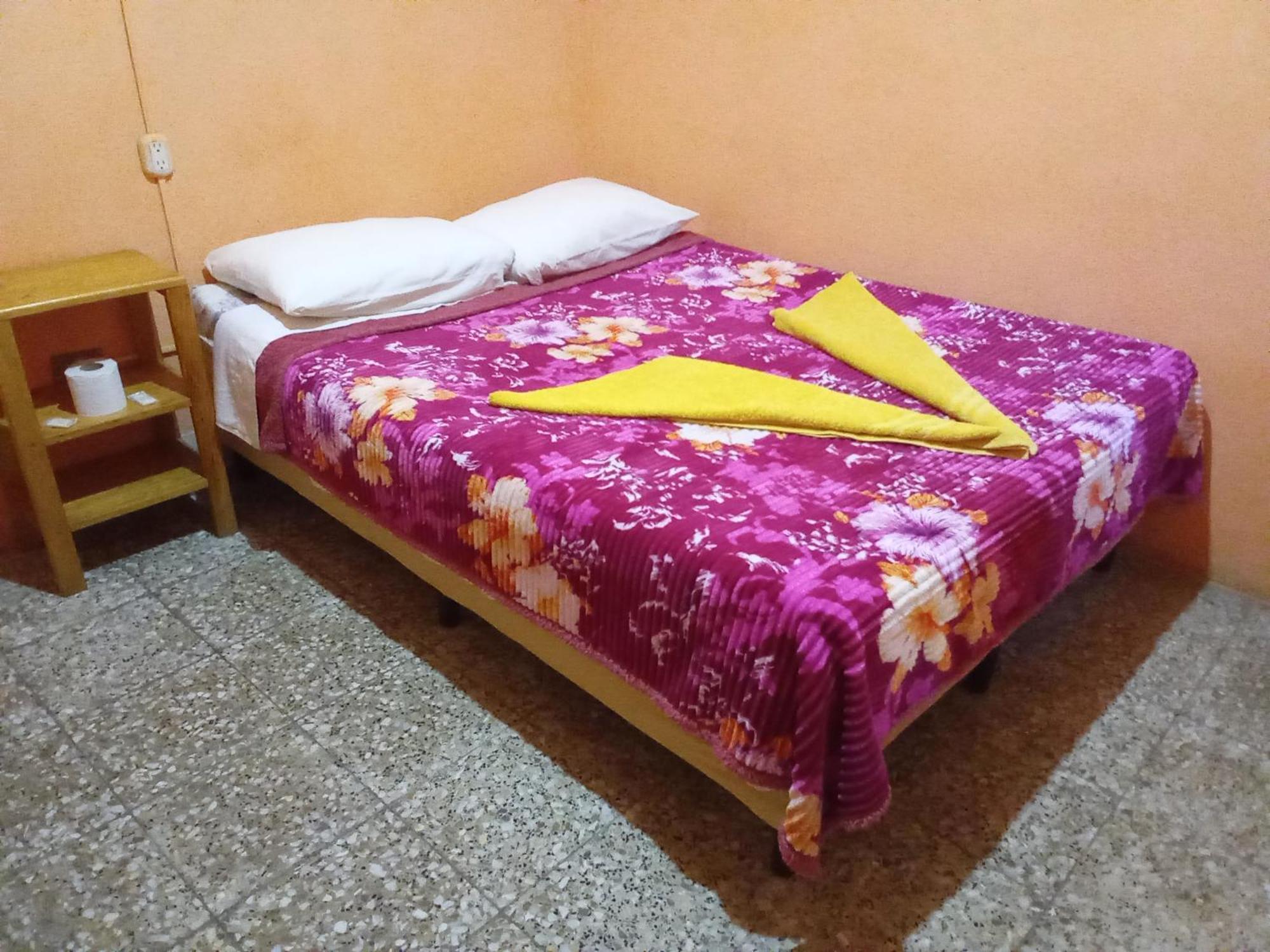 Hospedaje Santo Domingo Panajachel Εξωτερικό φωτογραφία